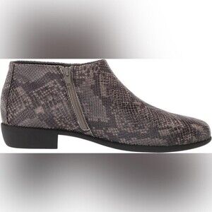 Aerosoles Women’s Sophia Boots Natural Snake Print Size 7